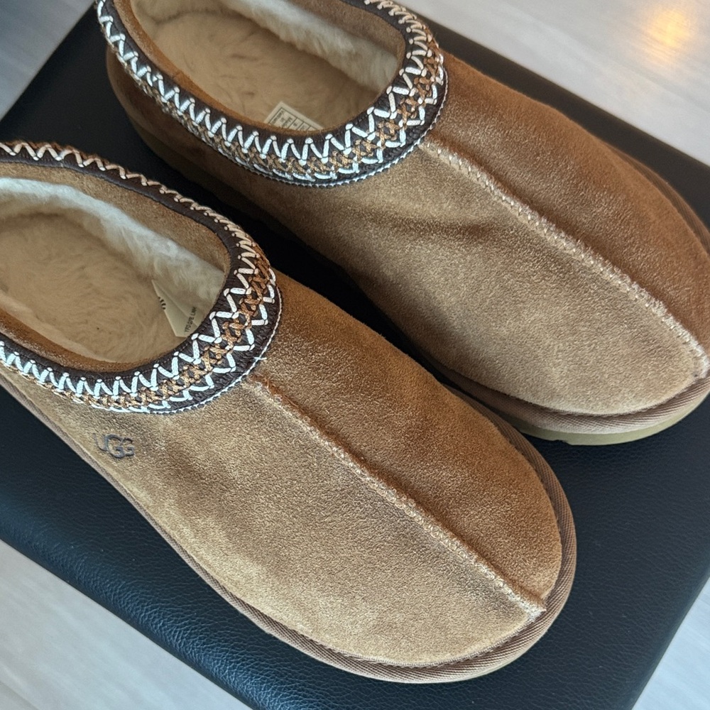 UGG Tan Suede Slip-On Shoes women, color chestnut, Tasman.